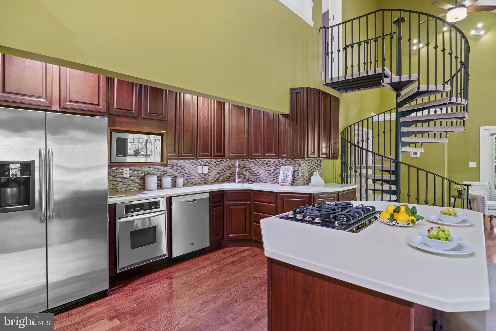 GOLDEN BEACH - Residential