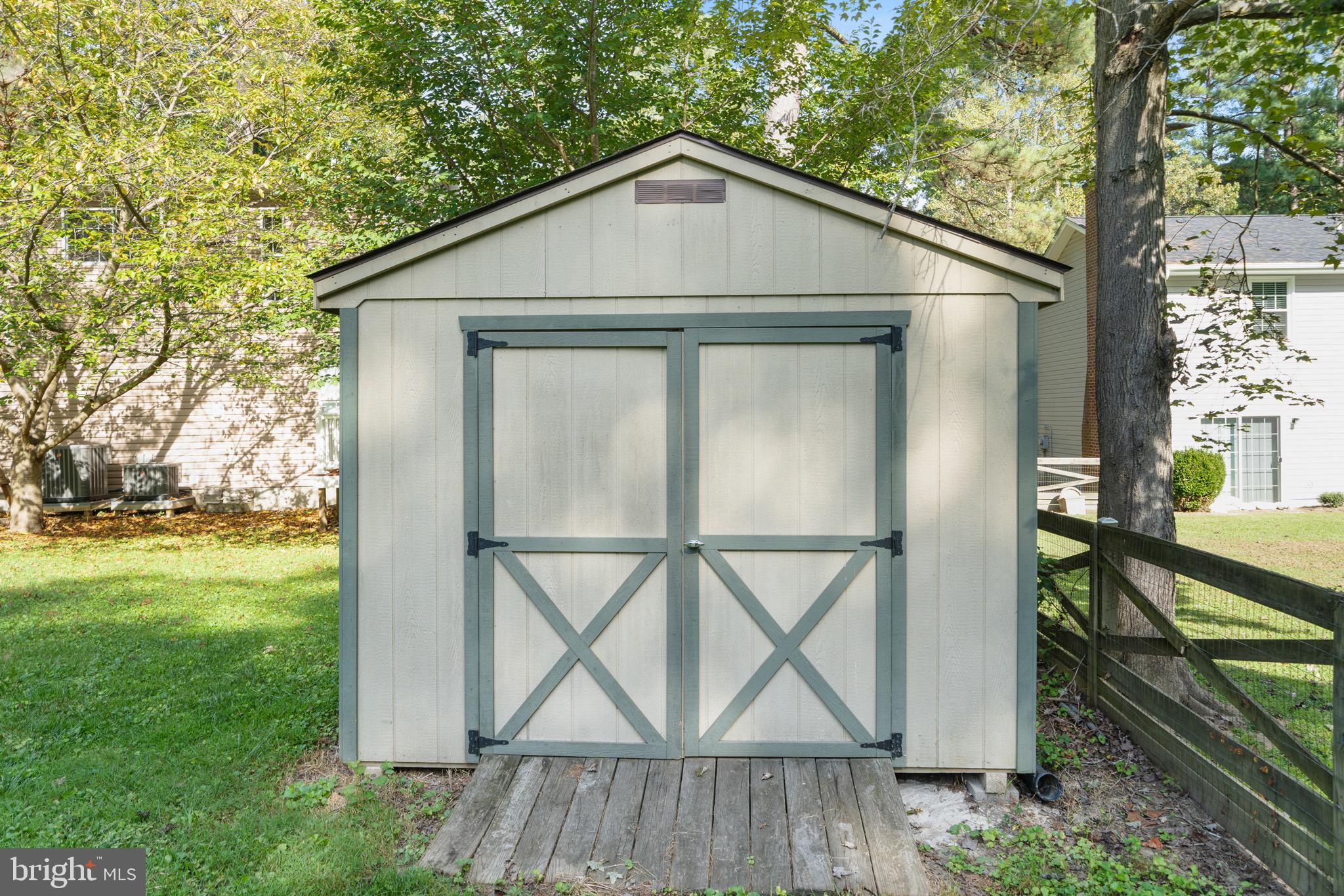 GOLDEN BEACH - Residential