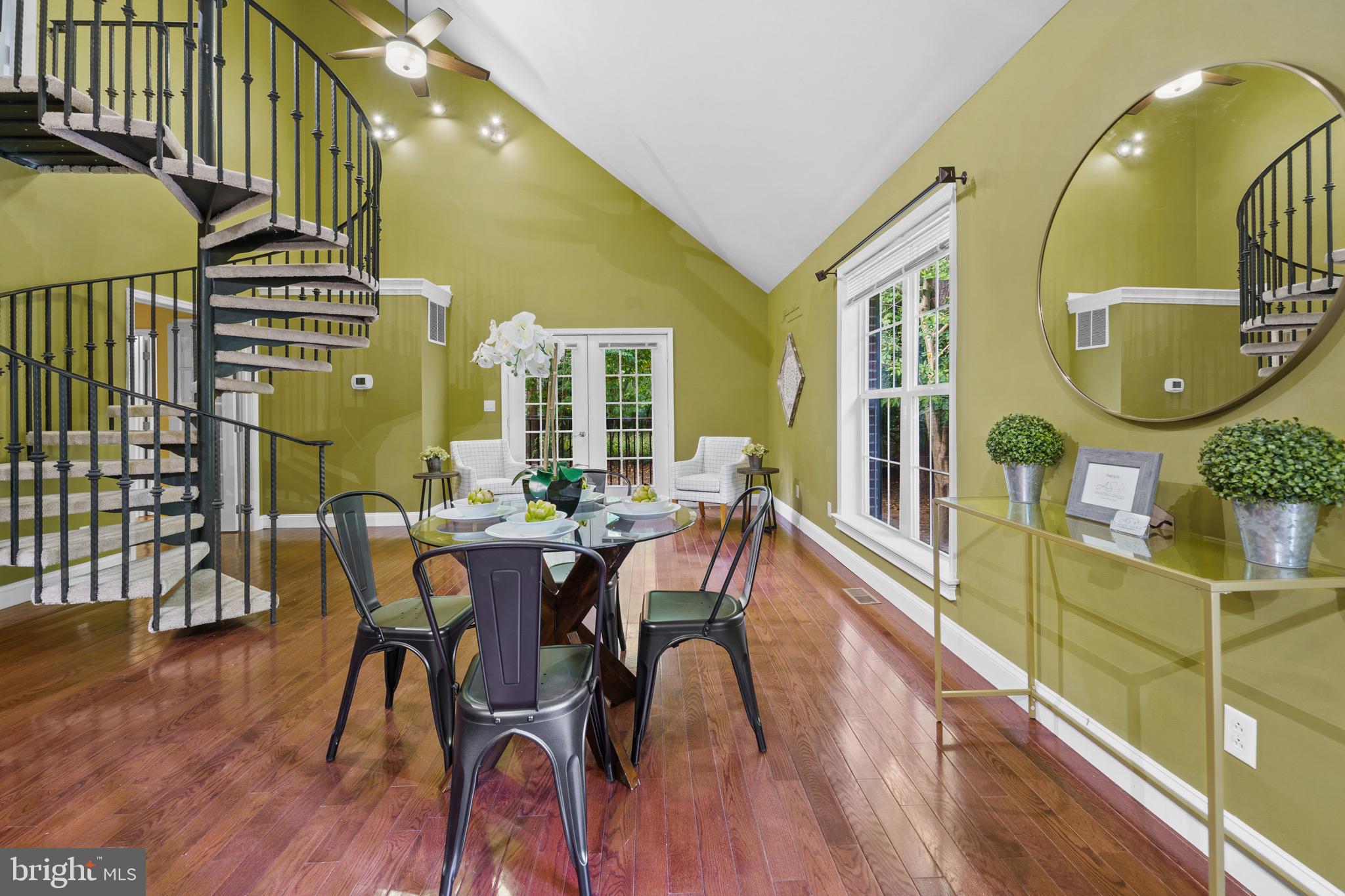 GOLDEN BEACH - Residential