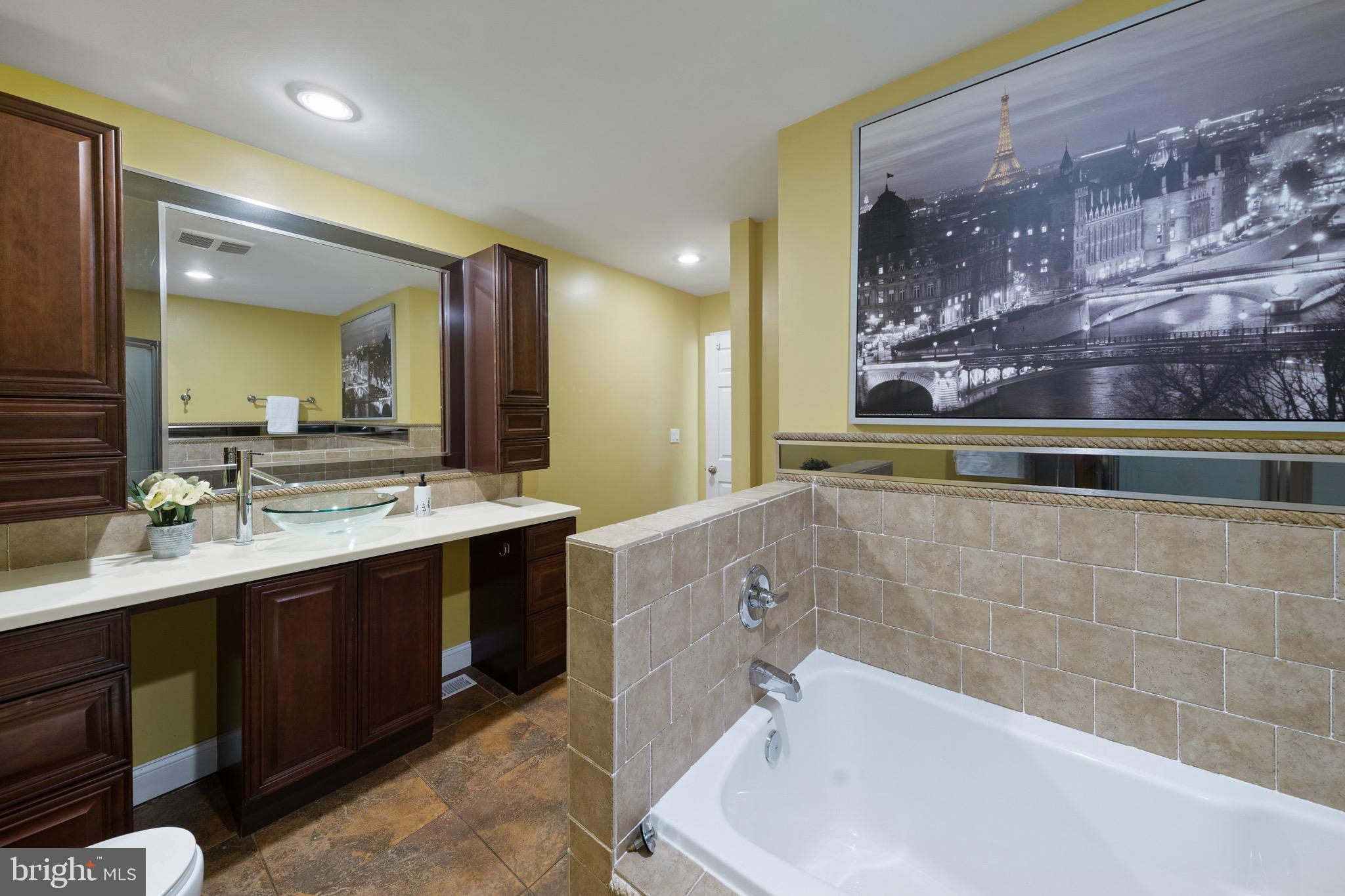 GOLDEN BEACH - Residential