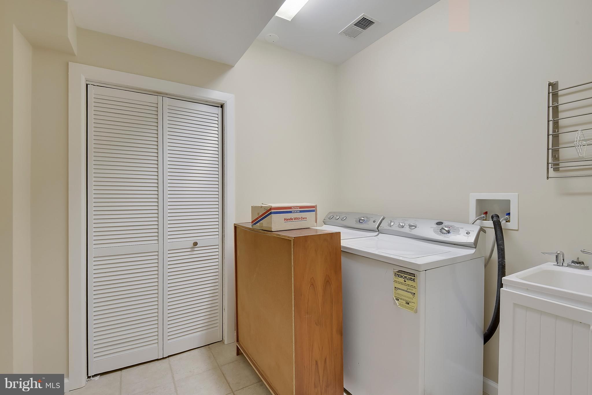 CARLIN SPRINGS - Residential