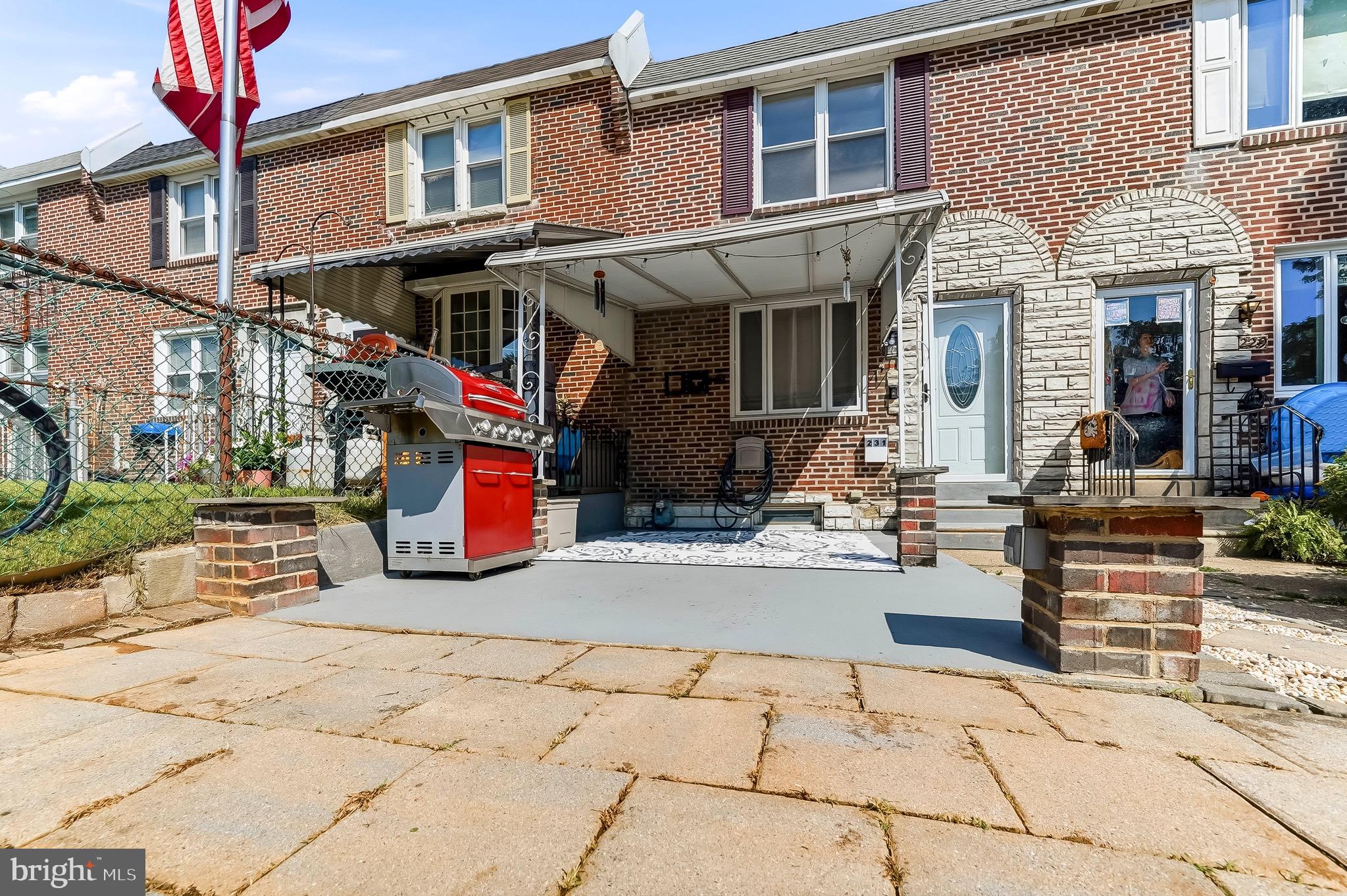 231 W WYNCLIFFE AVENUE