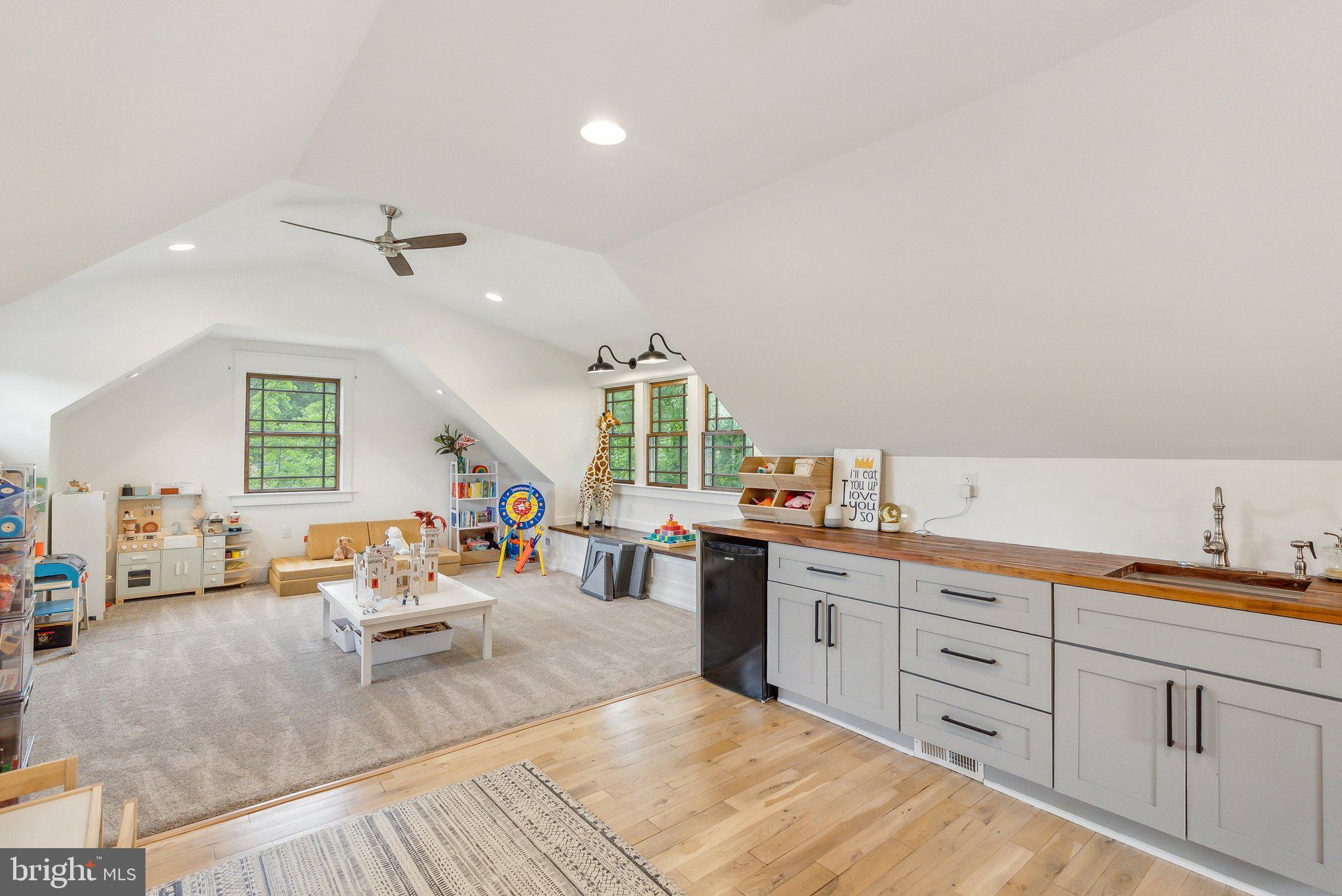 VIRGINIA HILLS - Residential