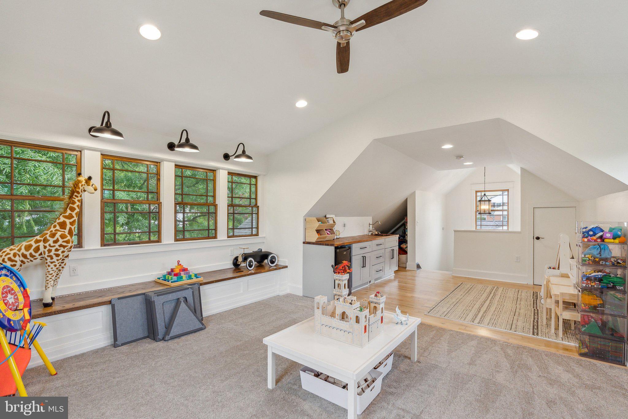 VIRGINIA HILLS - Residential