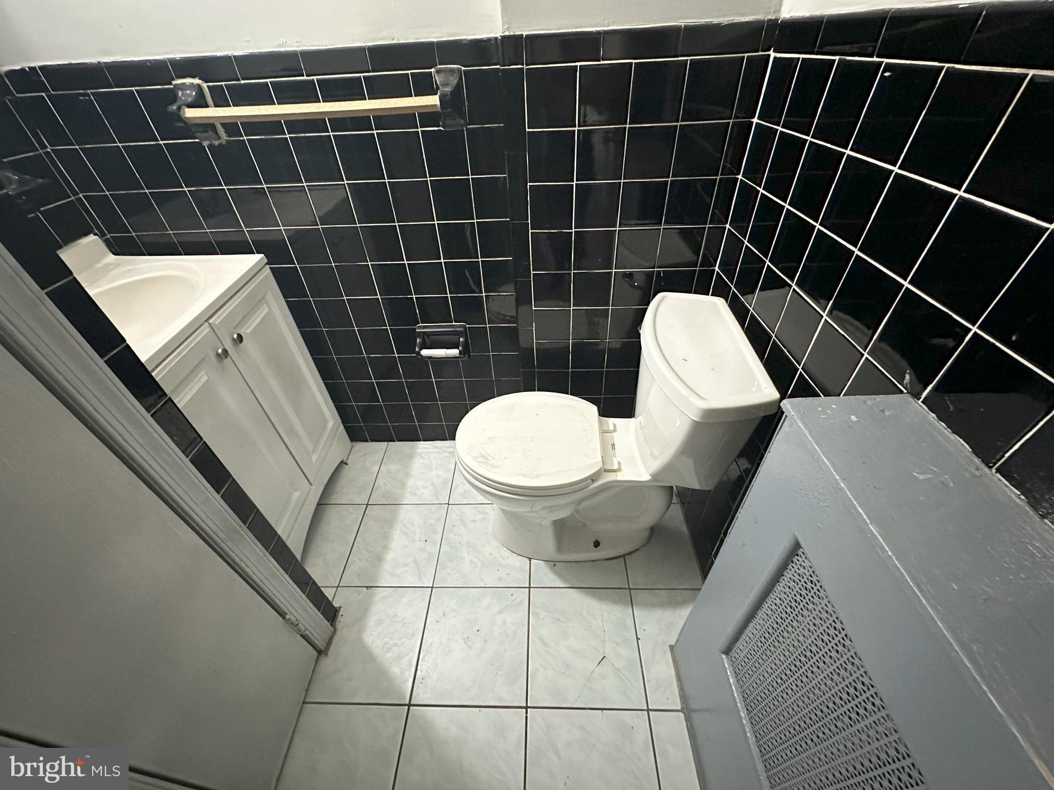 2429 S LAWRENCE STREET