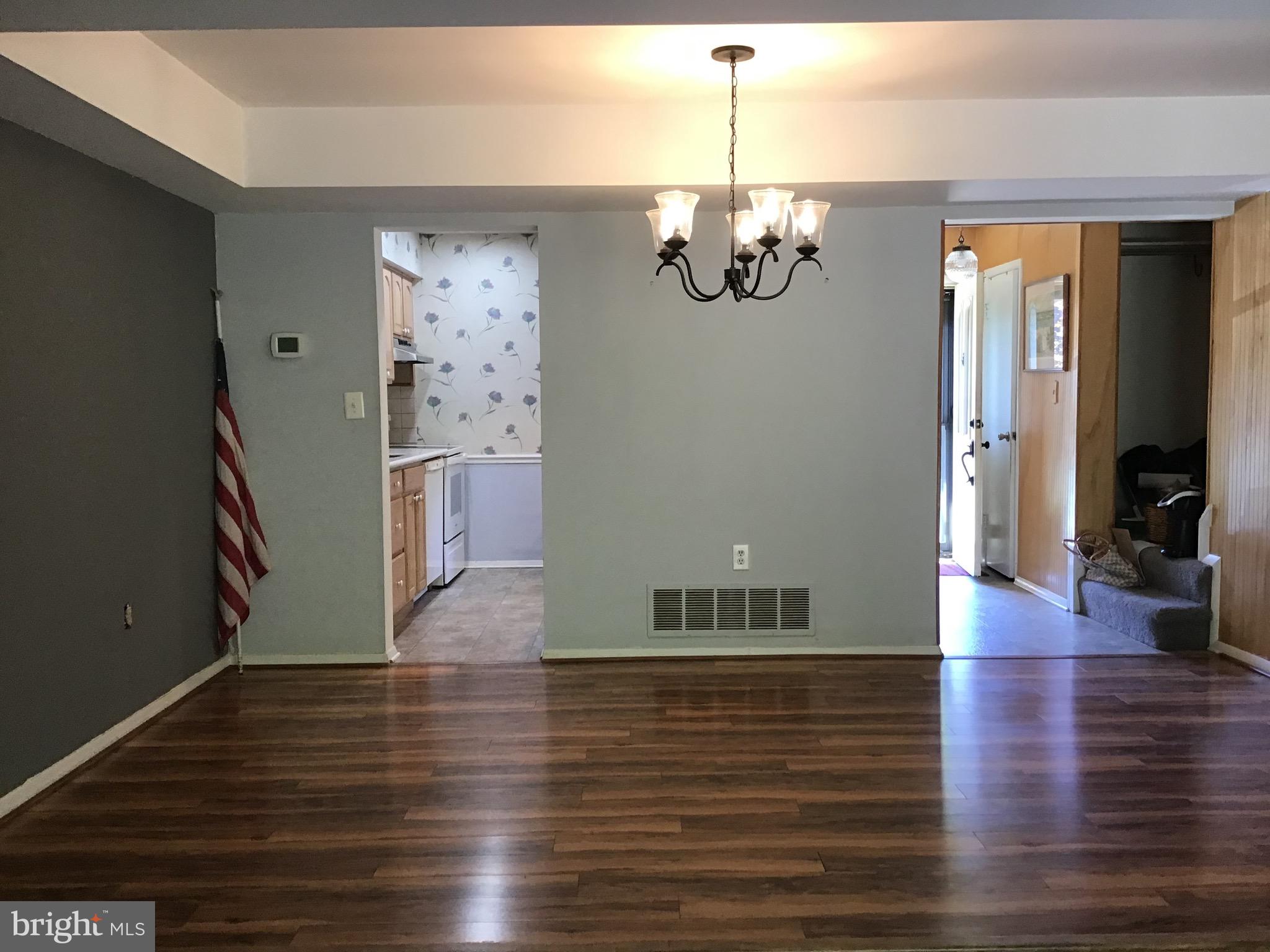 SEVEN COURTS - Residential