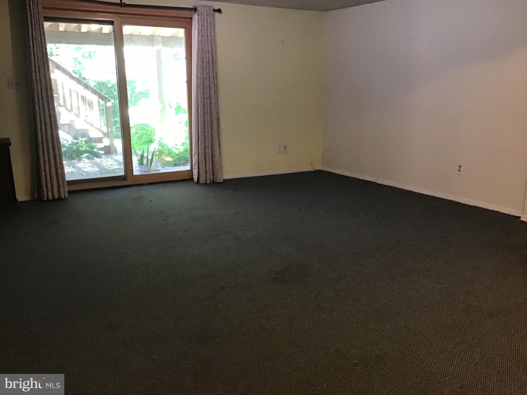 SEVEN COURTS - Residential