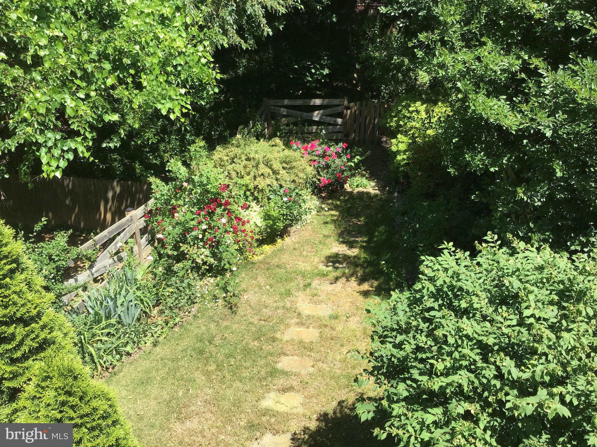 SEVEN COURTS - Residential