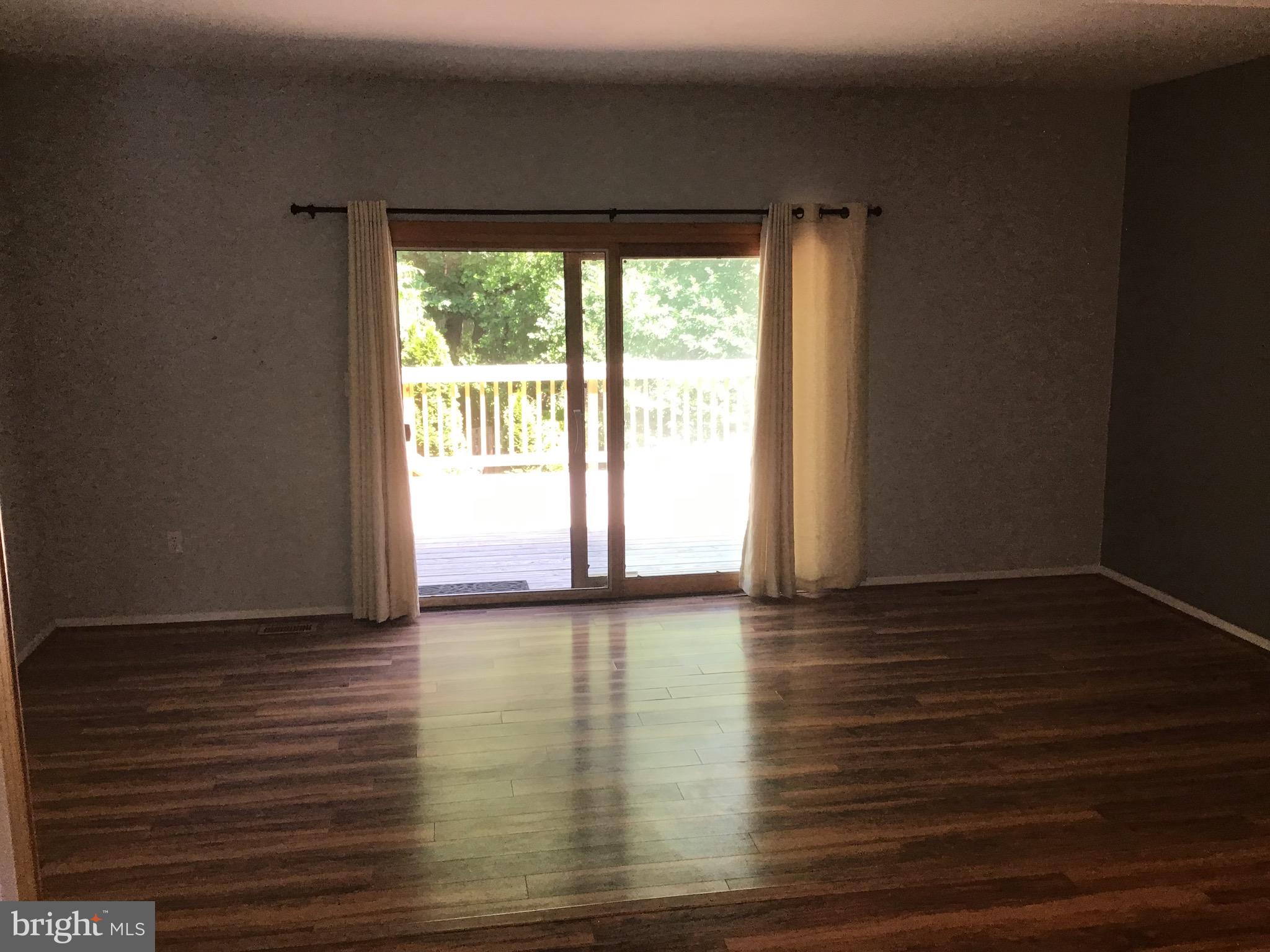 SEVEN COURTS - Residential