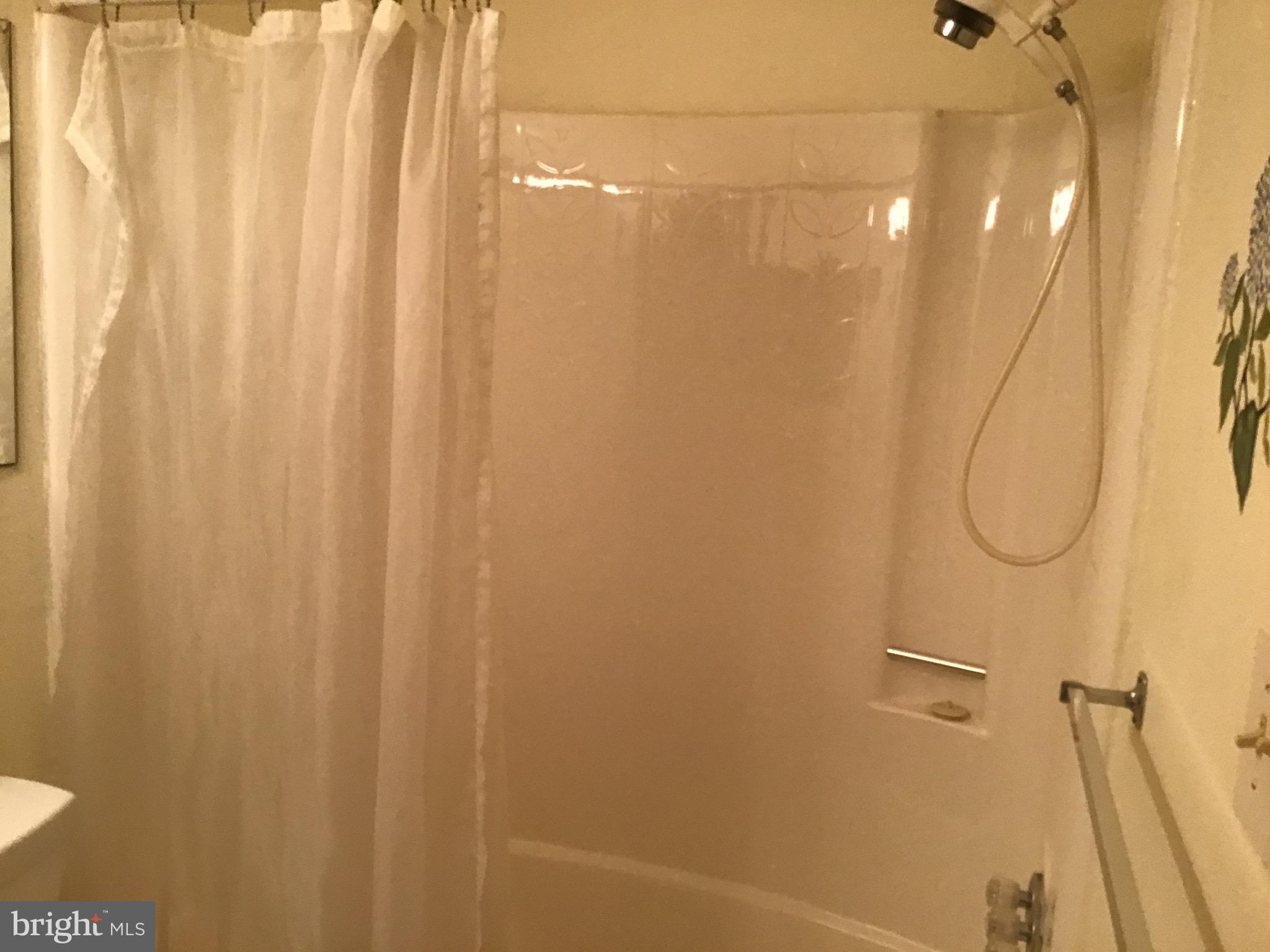 SEVEN COURTS - Residential