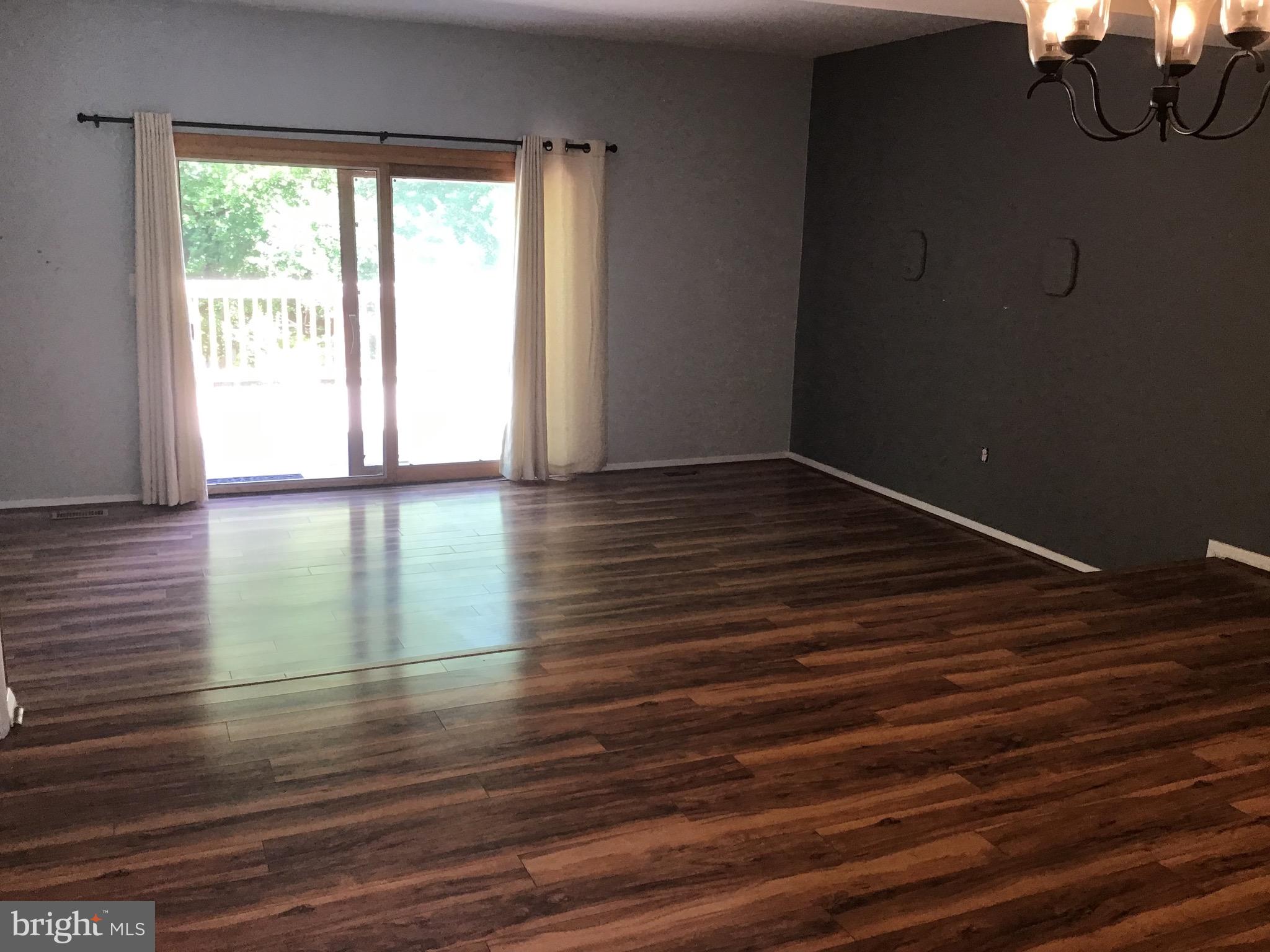 SEVEN COURTS - Residential