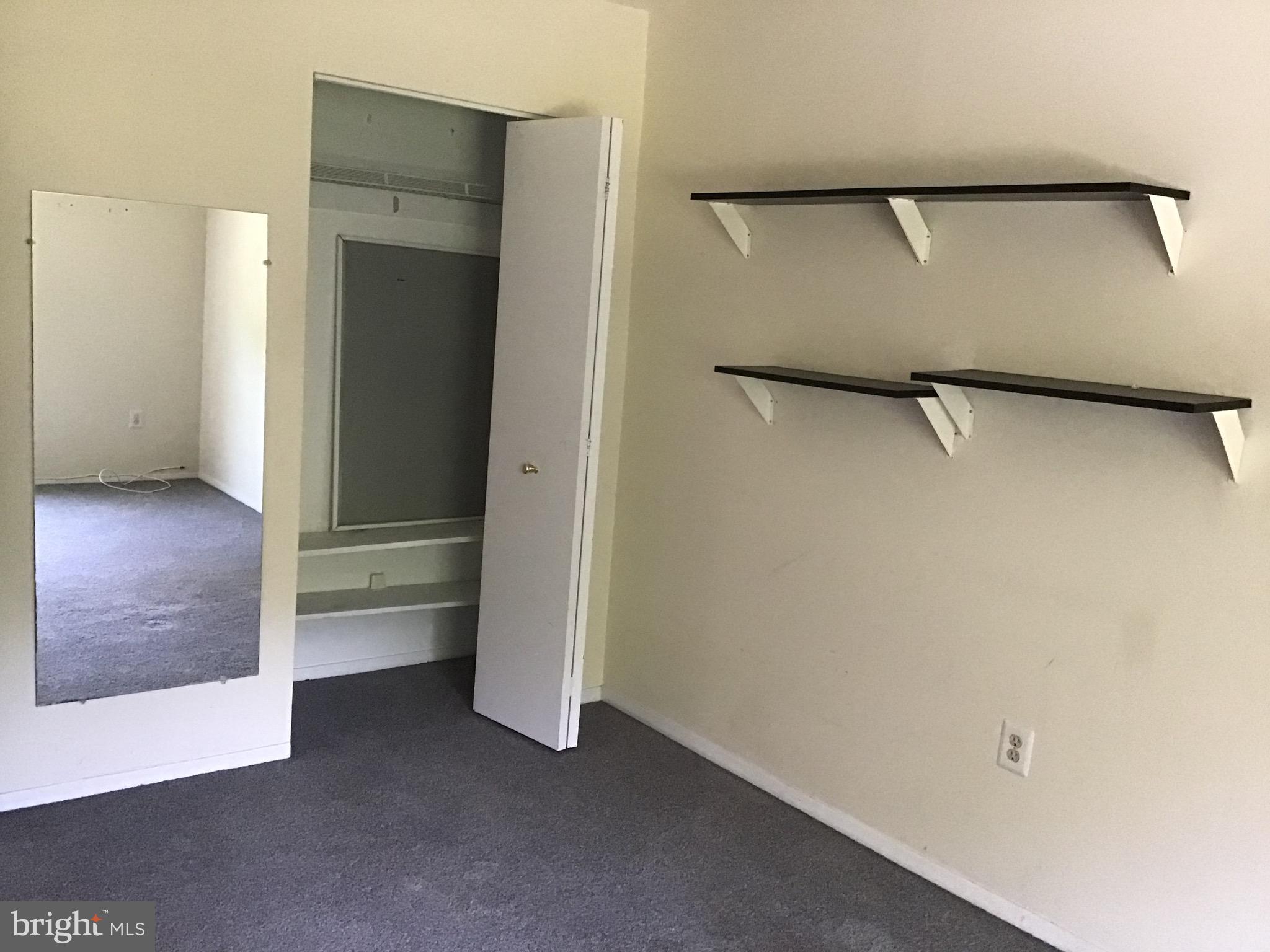 SEVEN COURTS - Residential