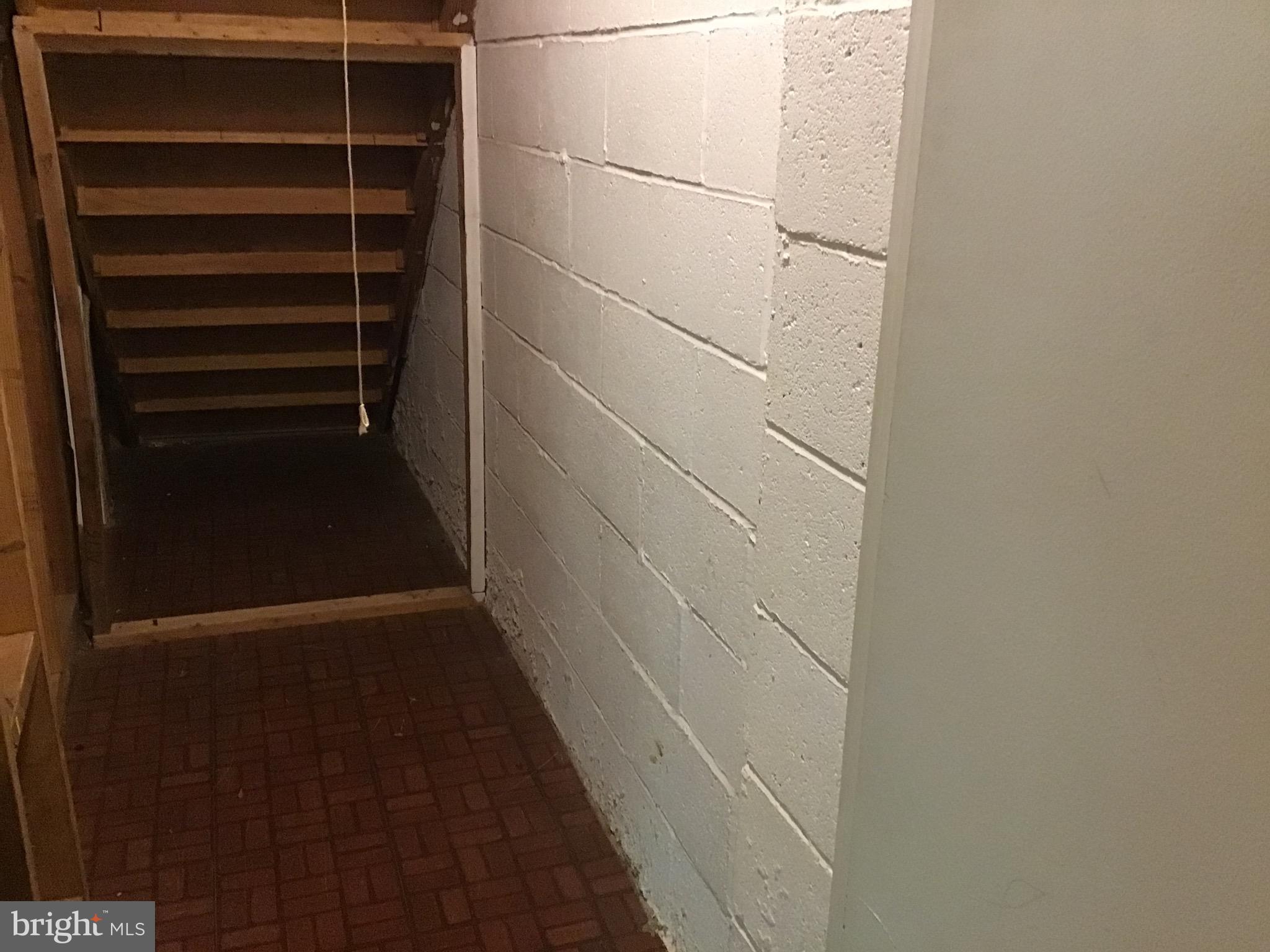 SEVEN COURTS - Residential