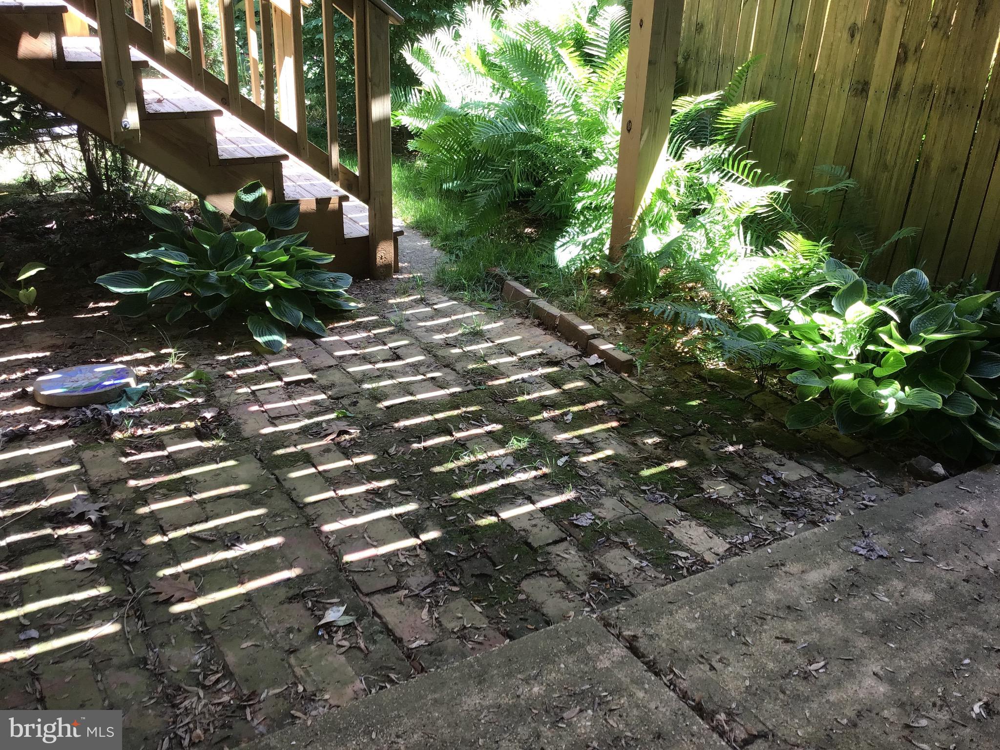 SEVEN COURTS - Residential