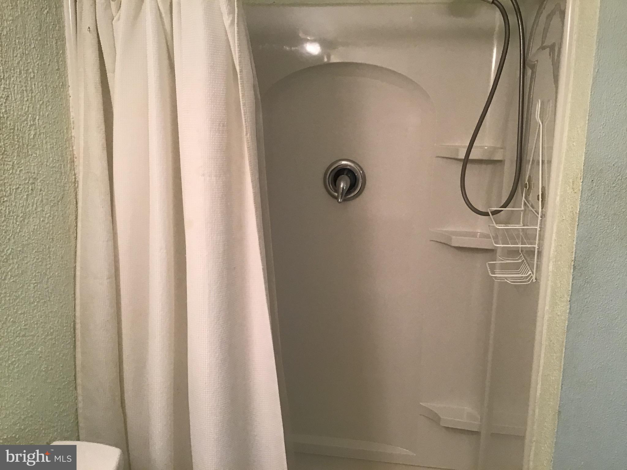 SEVEN COURTS - Residential