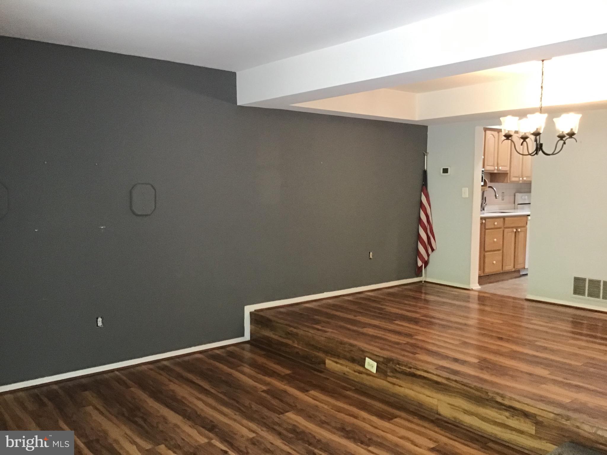 SEVEN COURTS - Residential