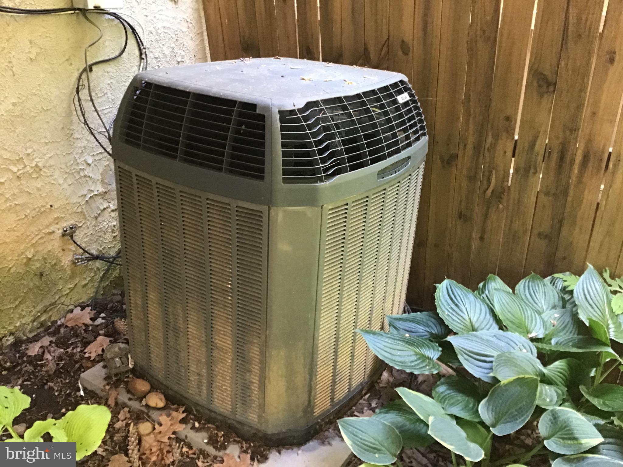 SEVEN COURTS - Residential