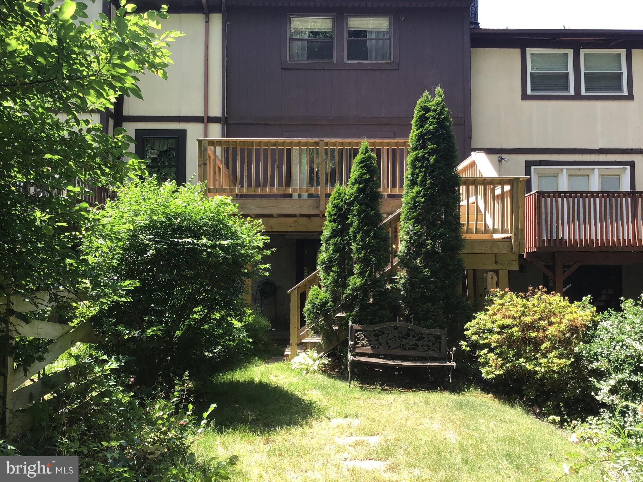 SEVEN COURTS - Residential