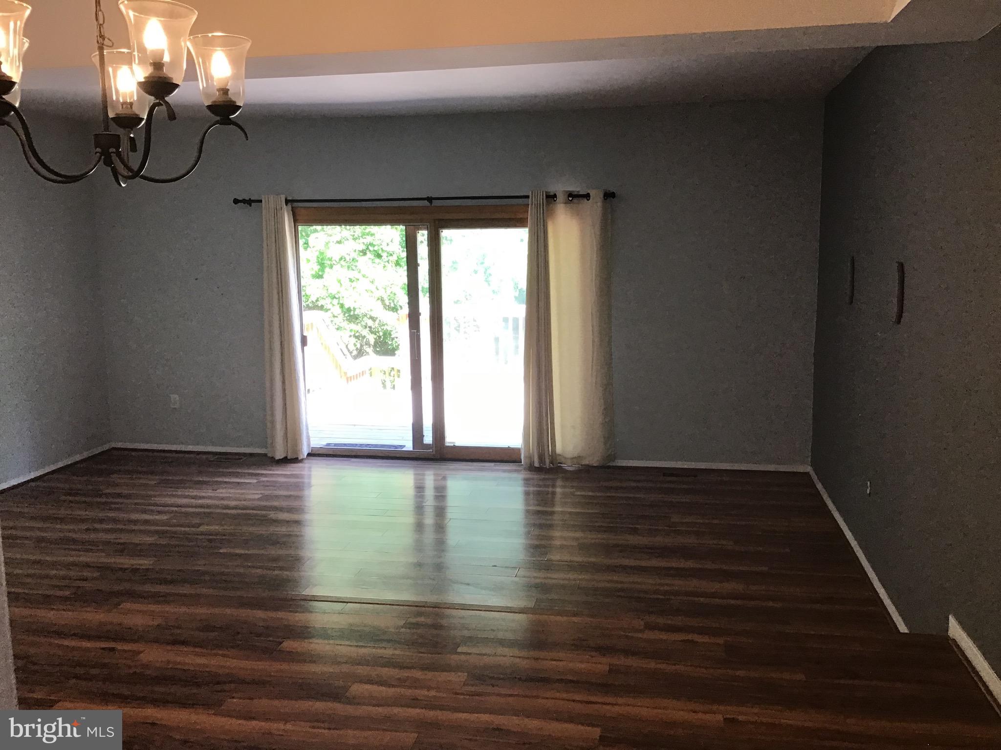 SEVEN COURTS - Residential