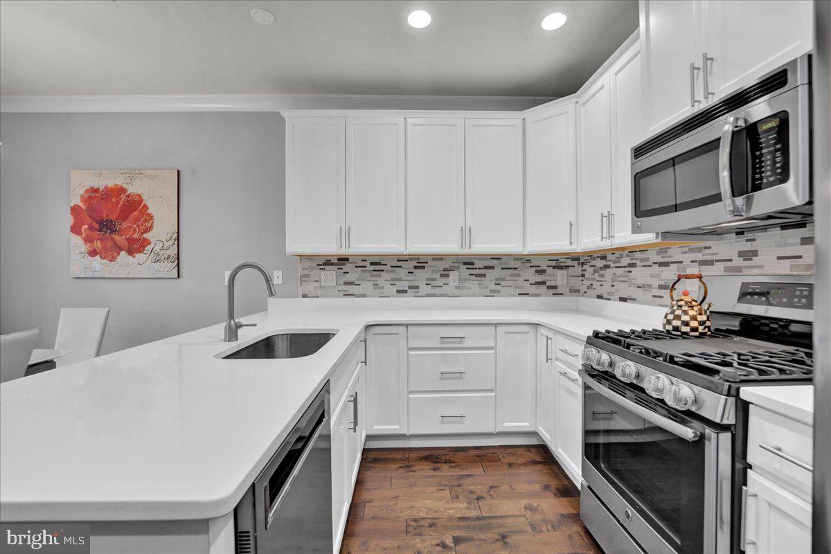 PARKVIEW AT WEST 7TH - Residential