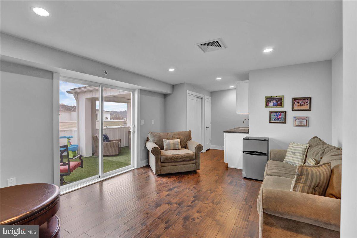 PARKVIEW AT WEST 7TH - Residential