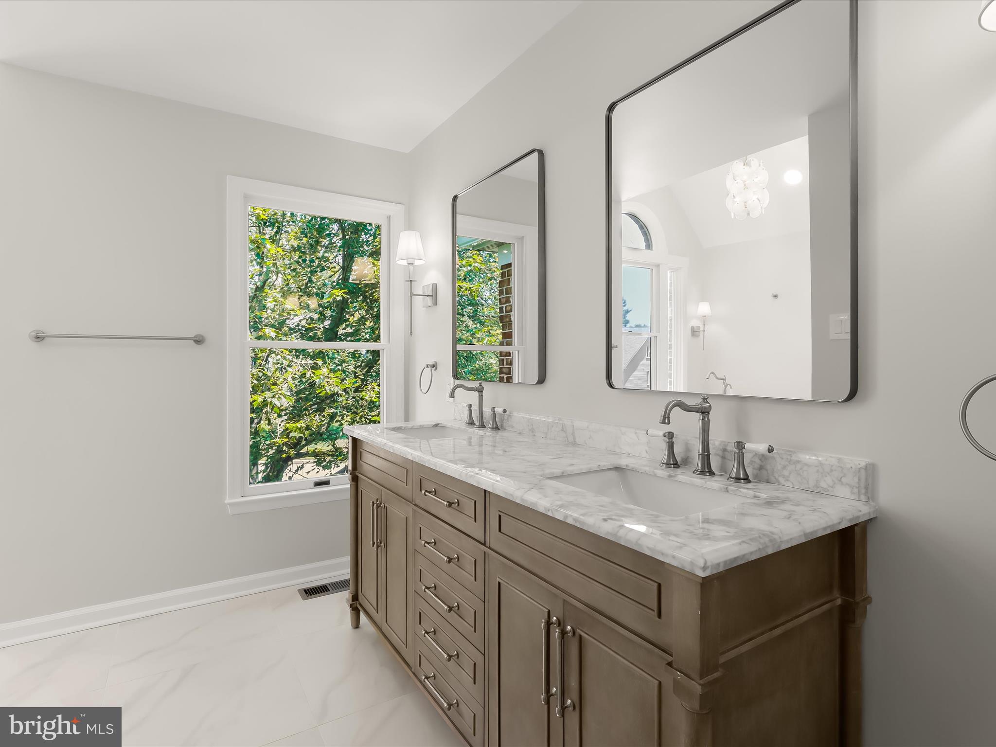 GABLES AT SUMMIT CHASE - Residential