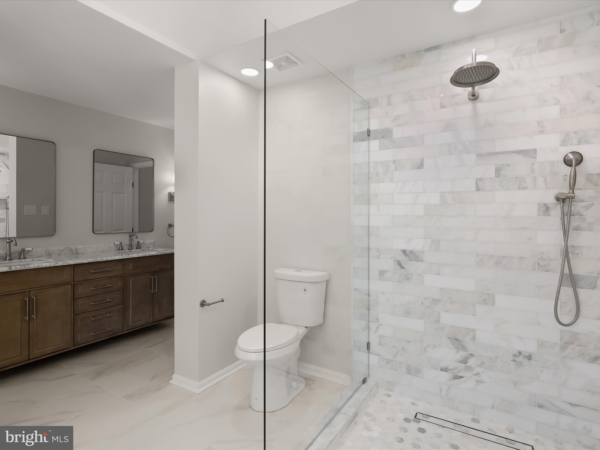 GABLES AT SUMMIT CHASE - Residential