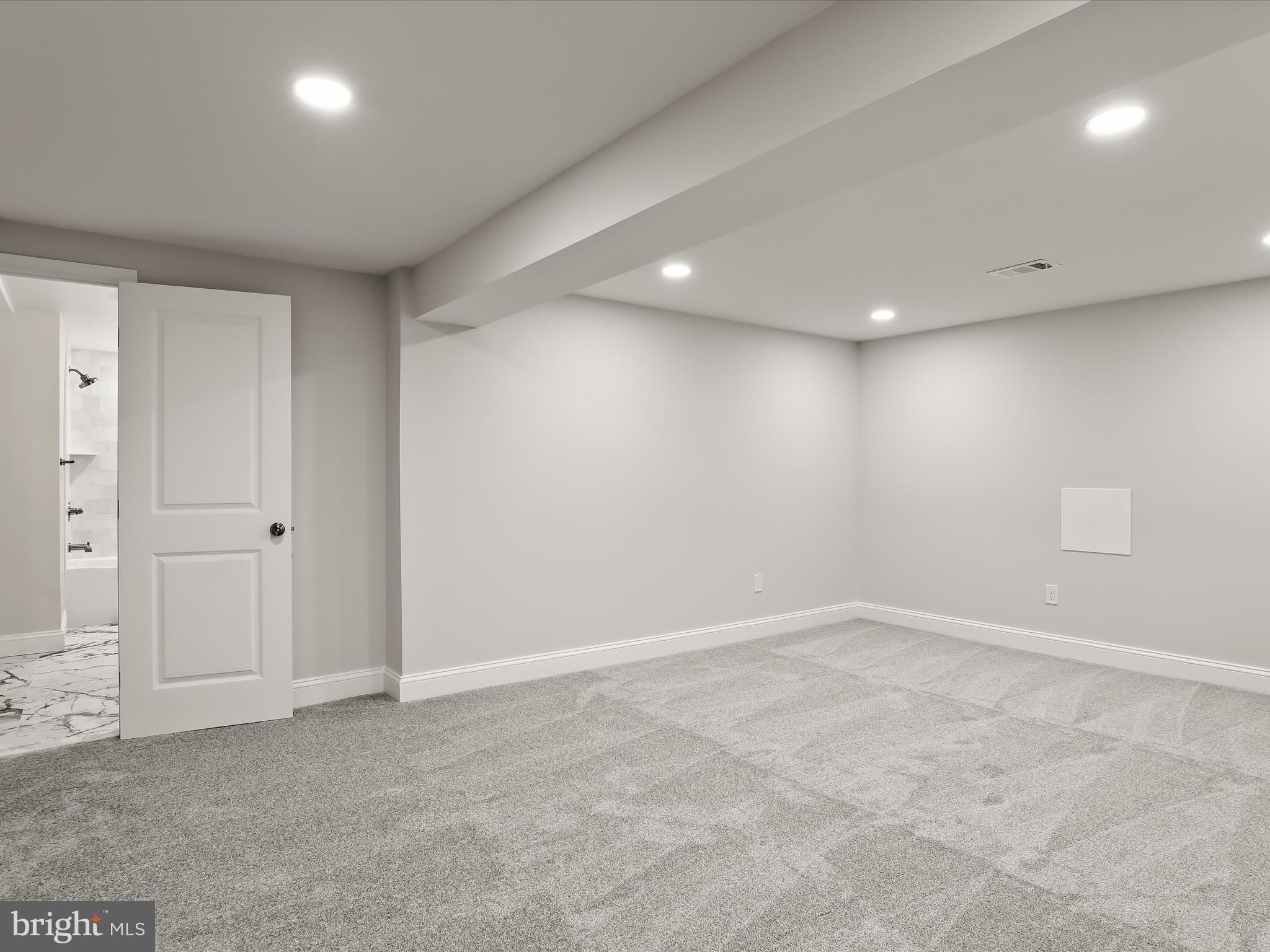 GABLES AT SUMMIT CHASE - Residential