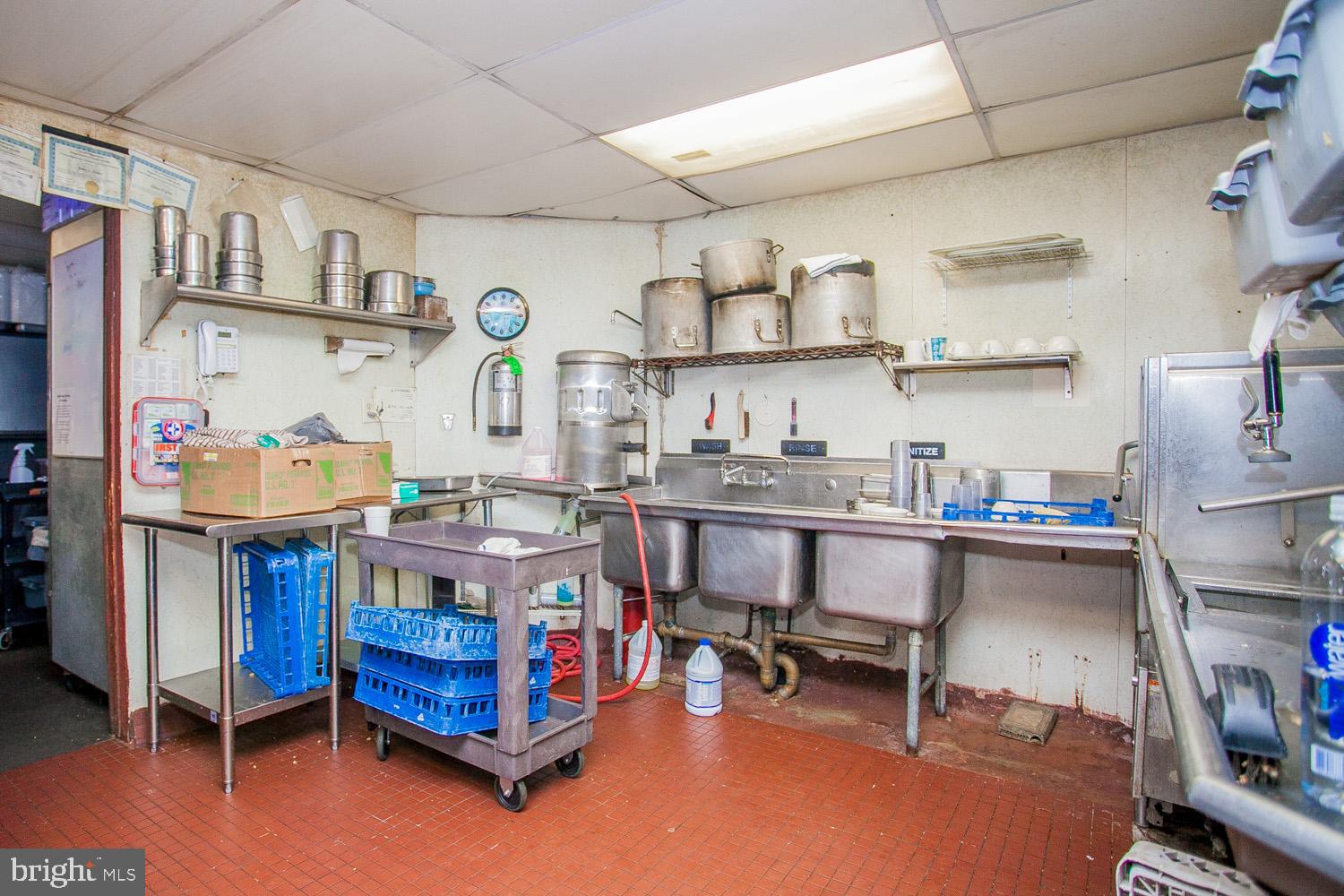 ROXBOROUGH - Commercial Sale