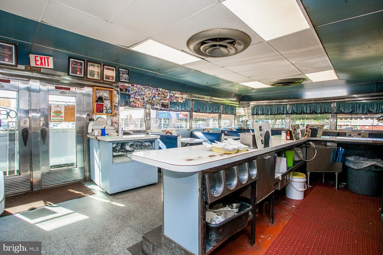 ROXBOROUGH - Commercial Sale