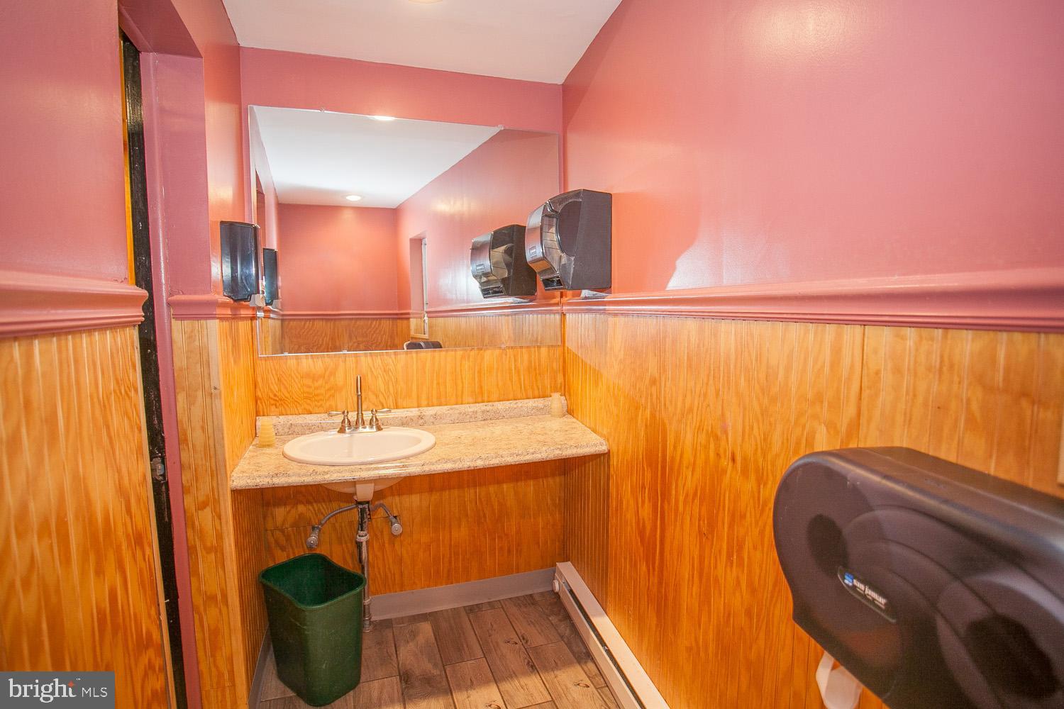 ROXBOROUGH - Commercial Sale