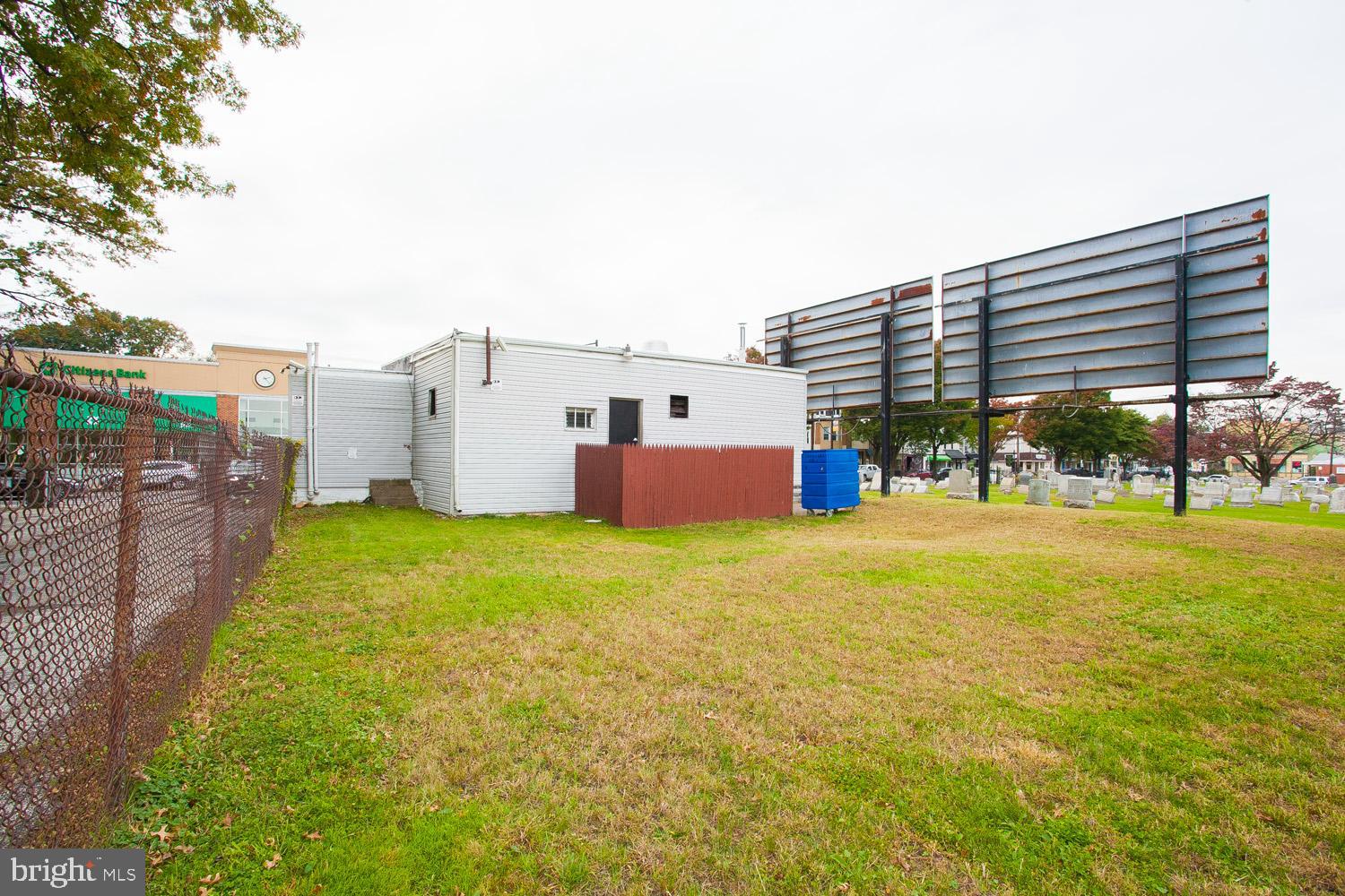 ROXBOROUGH - Commercial Sale