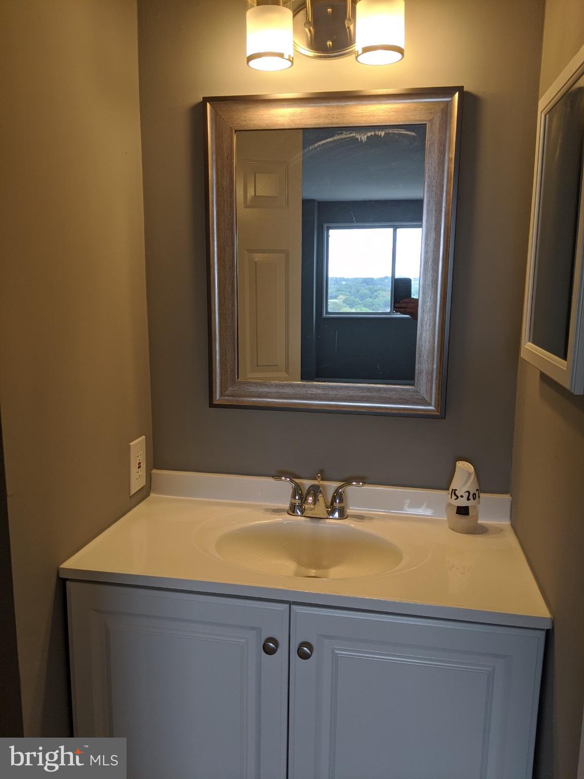 PRESIDENTIAL TOWERS - Residential Lease