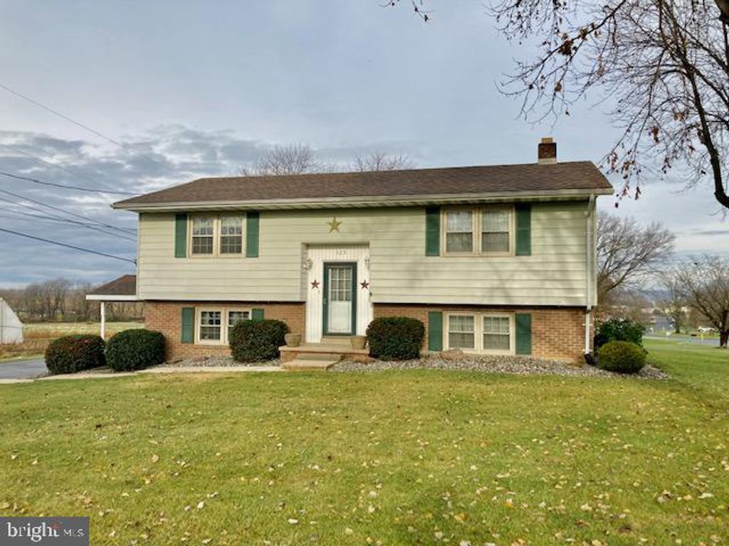Photo of 925 E MAIN ST, NEW HOLLAND, PA 17557 (MLS # PALA2028802)