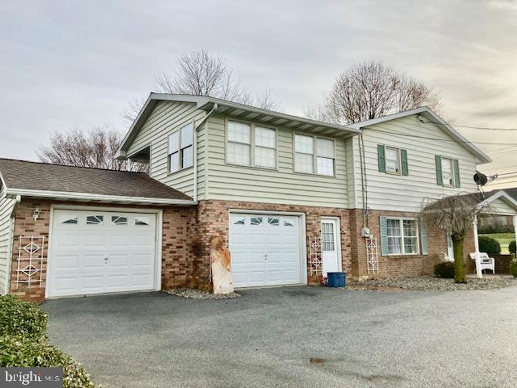 Photo of 925 E MAIN ST, NEW HOLLAND, PA 17557 (MLS # PALA2028802)