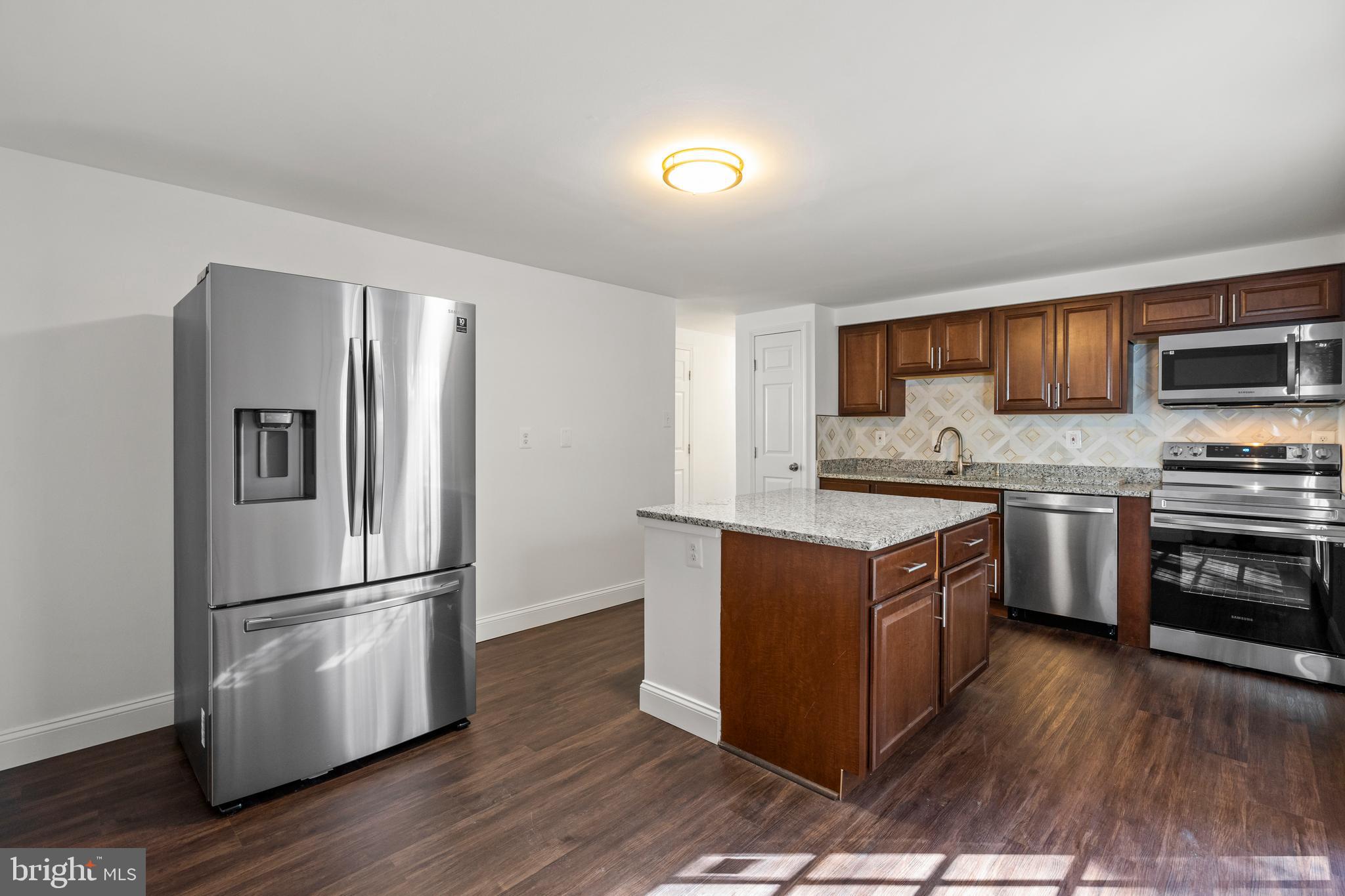 CLINTON WOODS - Residential