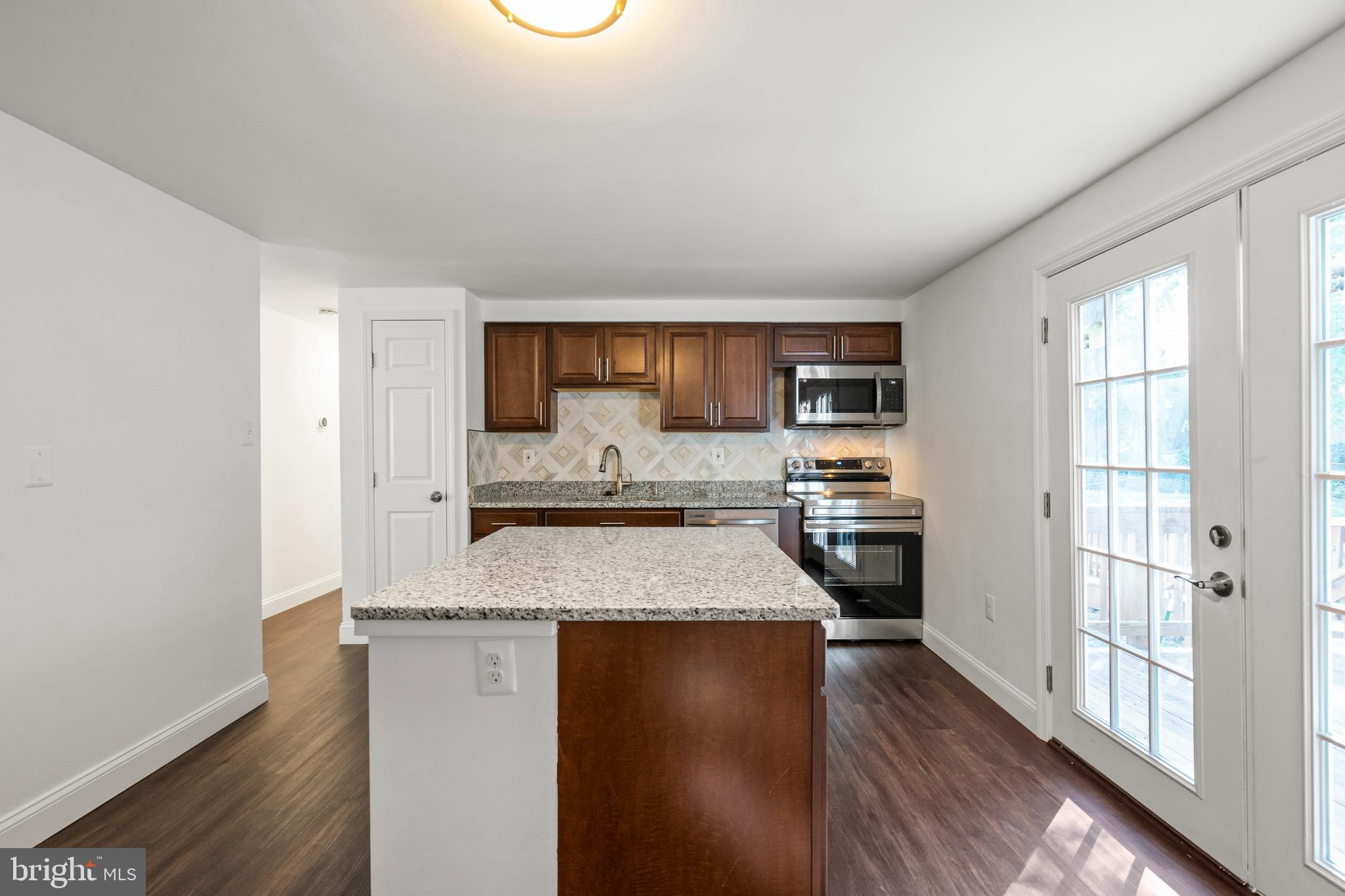 CLINTON WOODS - Residential