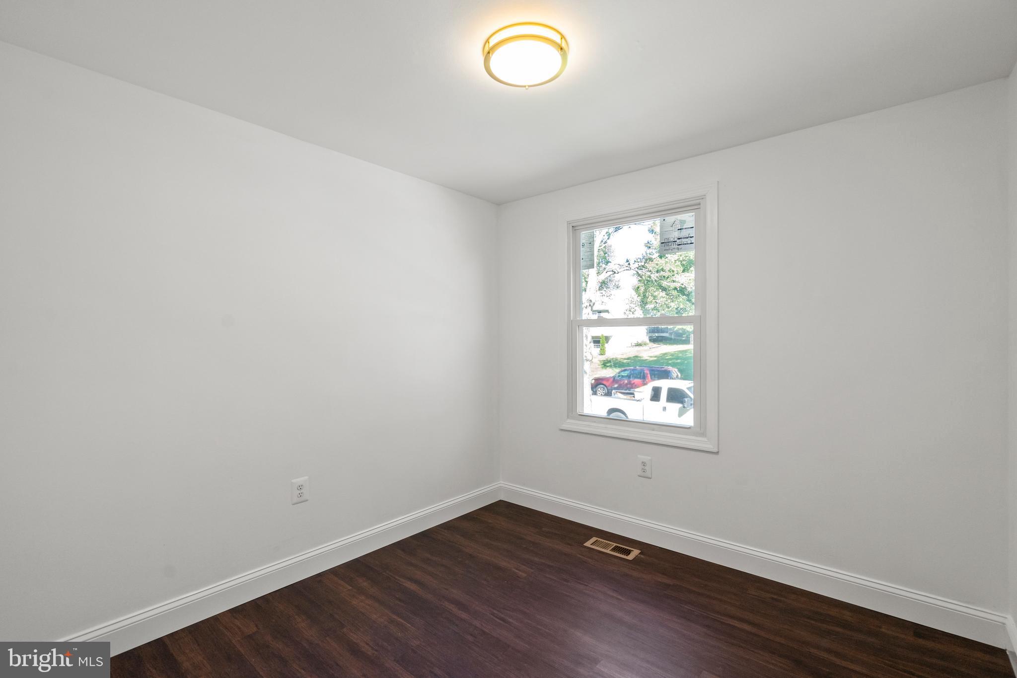 CLINTON WOODS - Residential