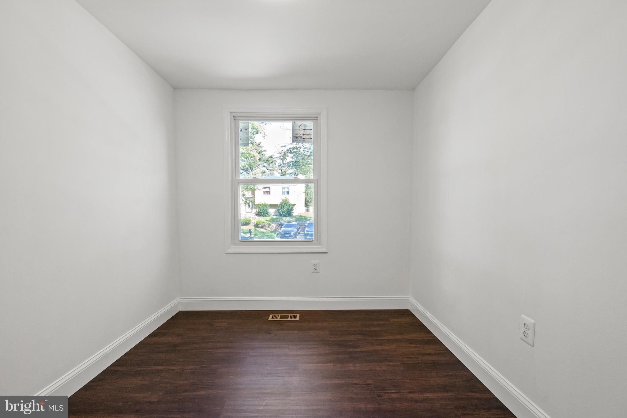 CLINTON WOODS - Residential