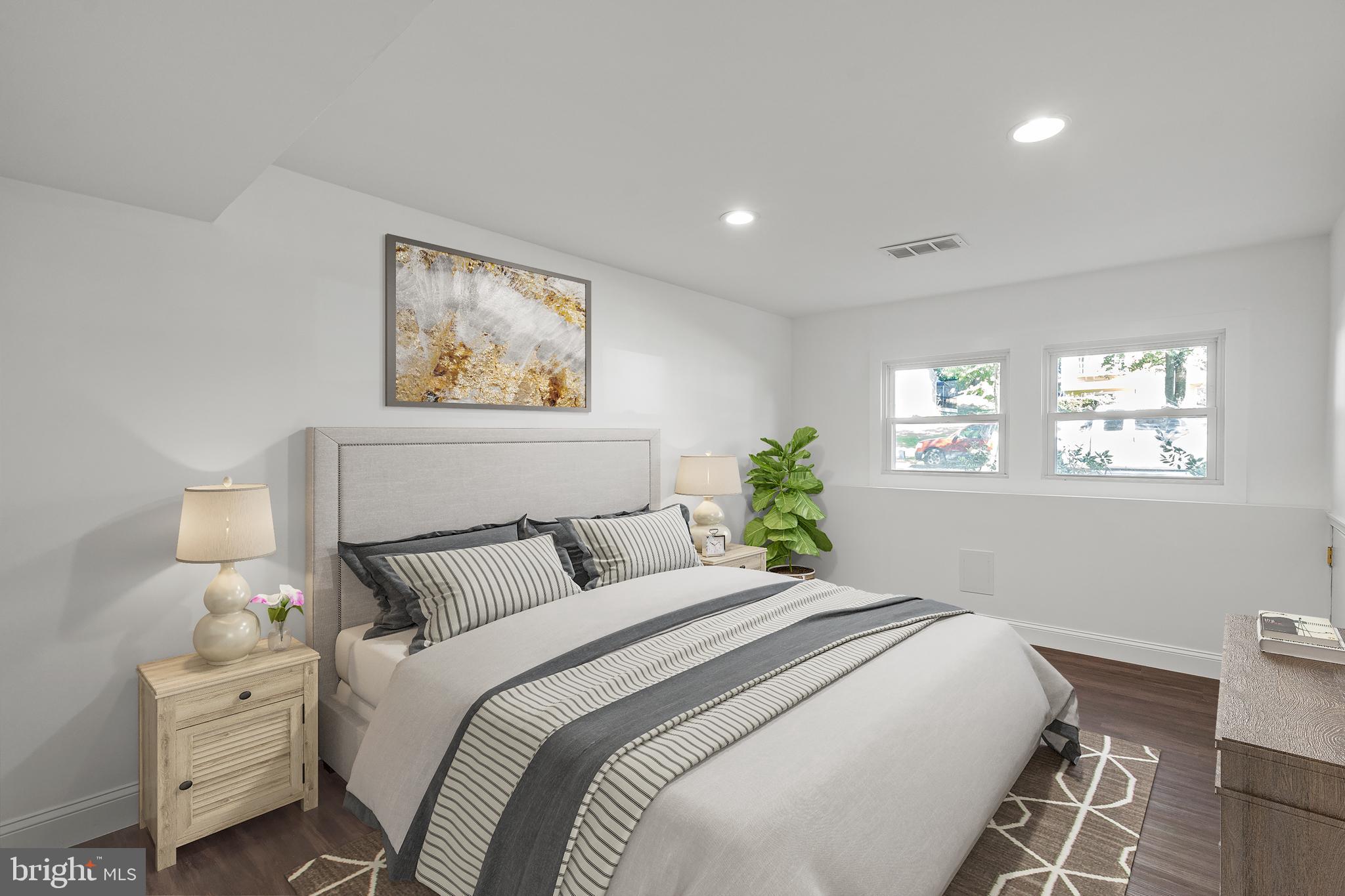 CLINTON WOODS - Residential