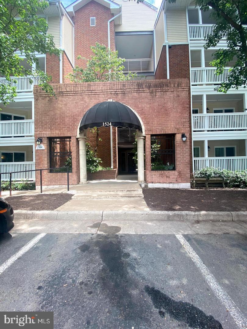 FOUNTAINS AT MCLEAN - Residential Lease