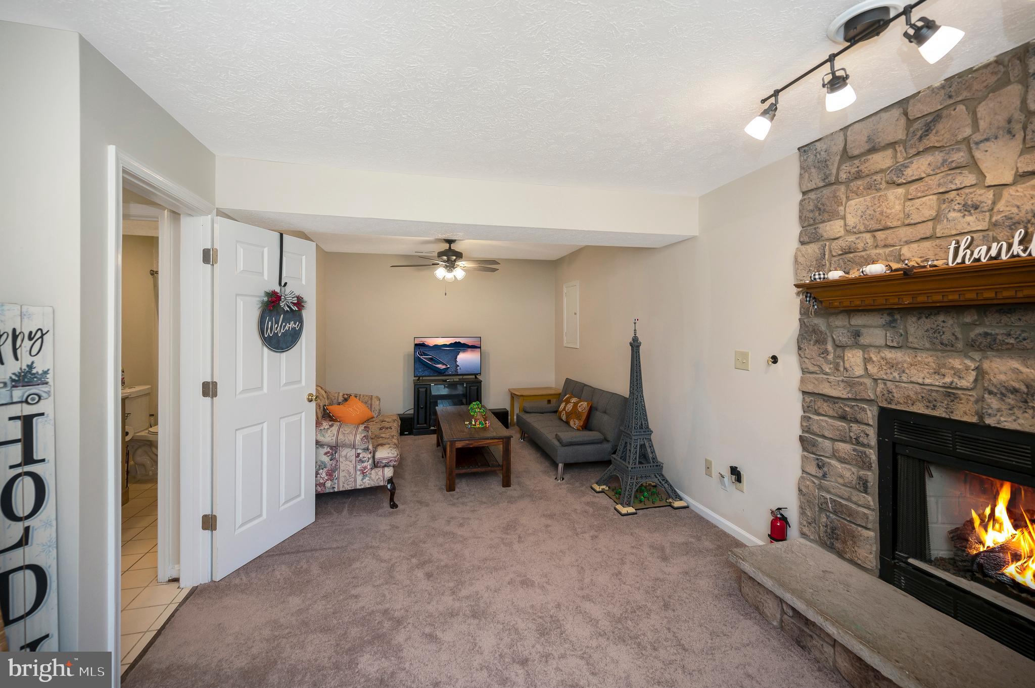 FALCON RIDGE - Residential