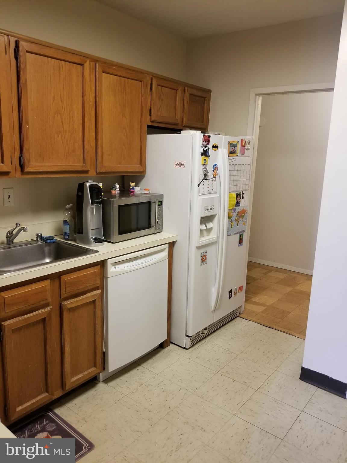 HYDE PARK - Residential Lease