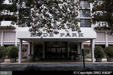 HYDE PARK - Residential Lease