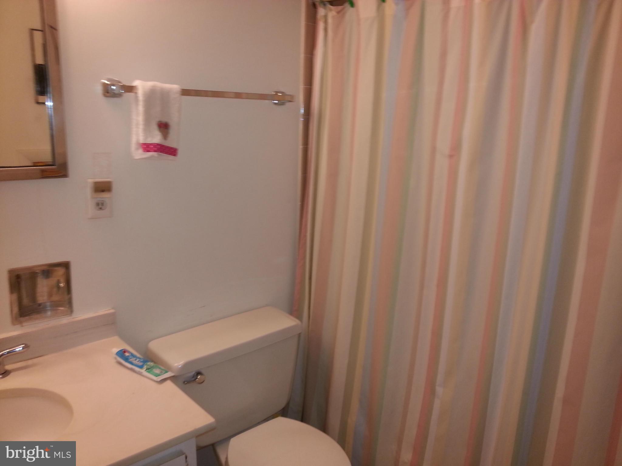 HYDE PARK - Residential Lease