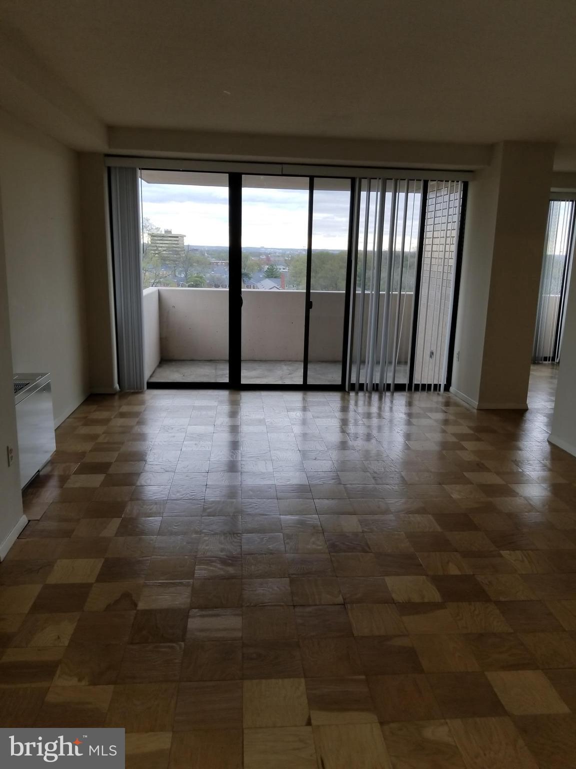 HYDE PARK - Residential Lease