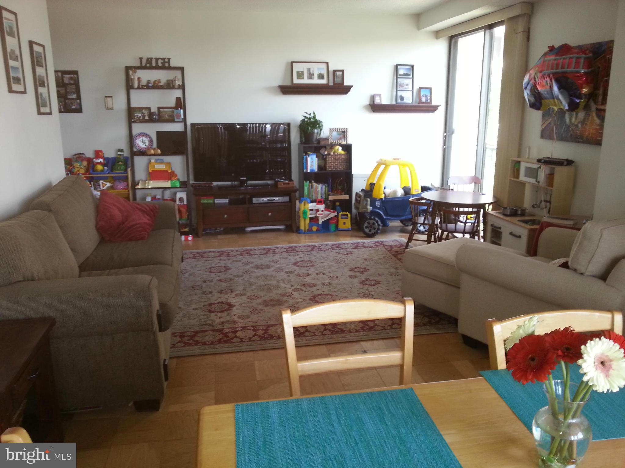 HYDE PARK - Residential Lease