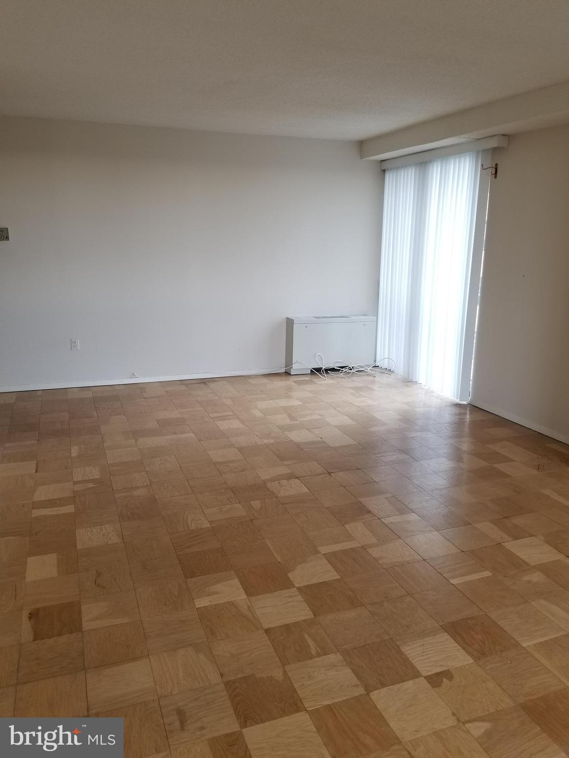 HYDE PARK - Residential Lease