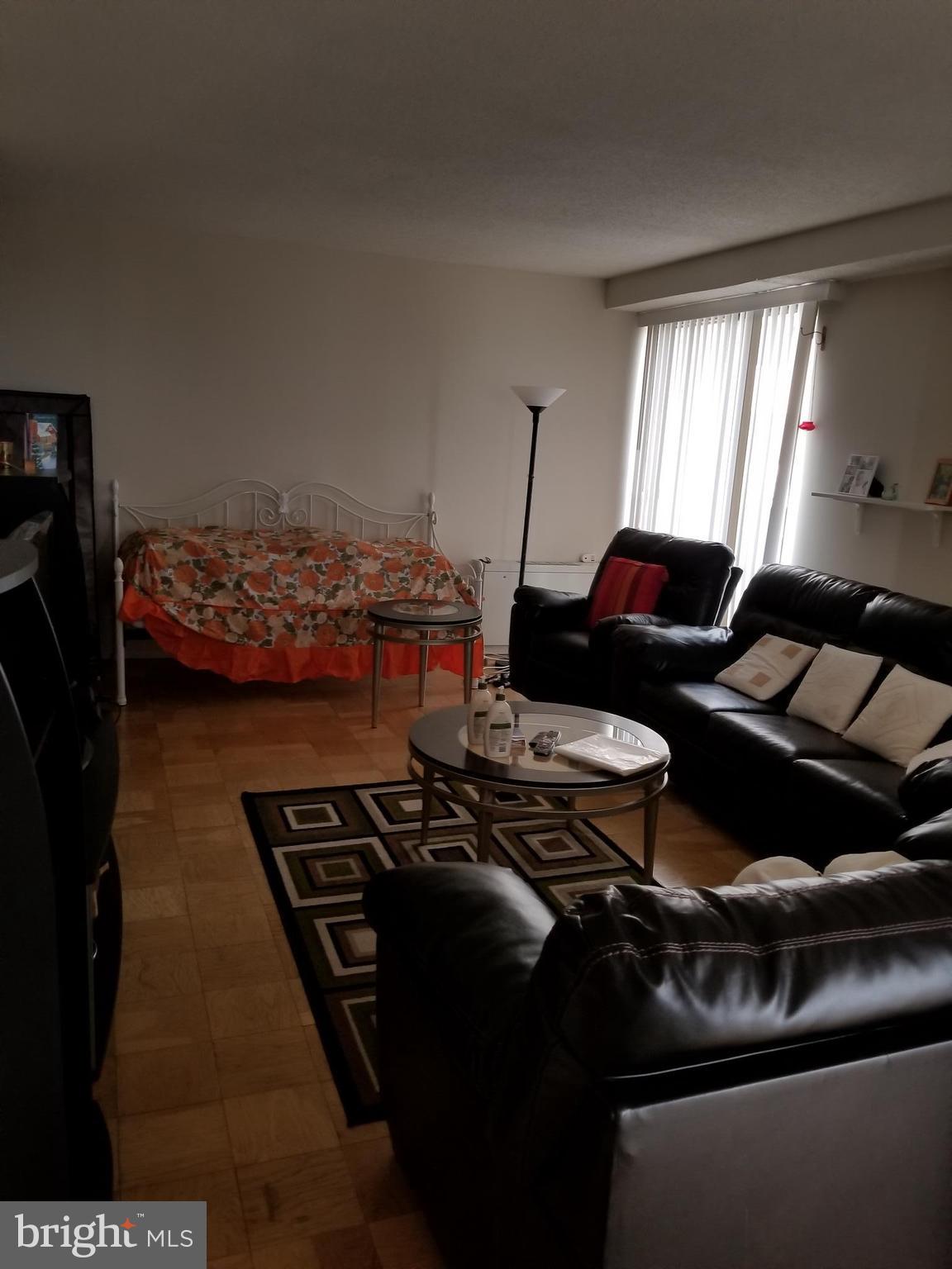 HYDE PARK - Residential Lease