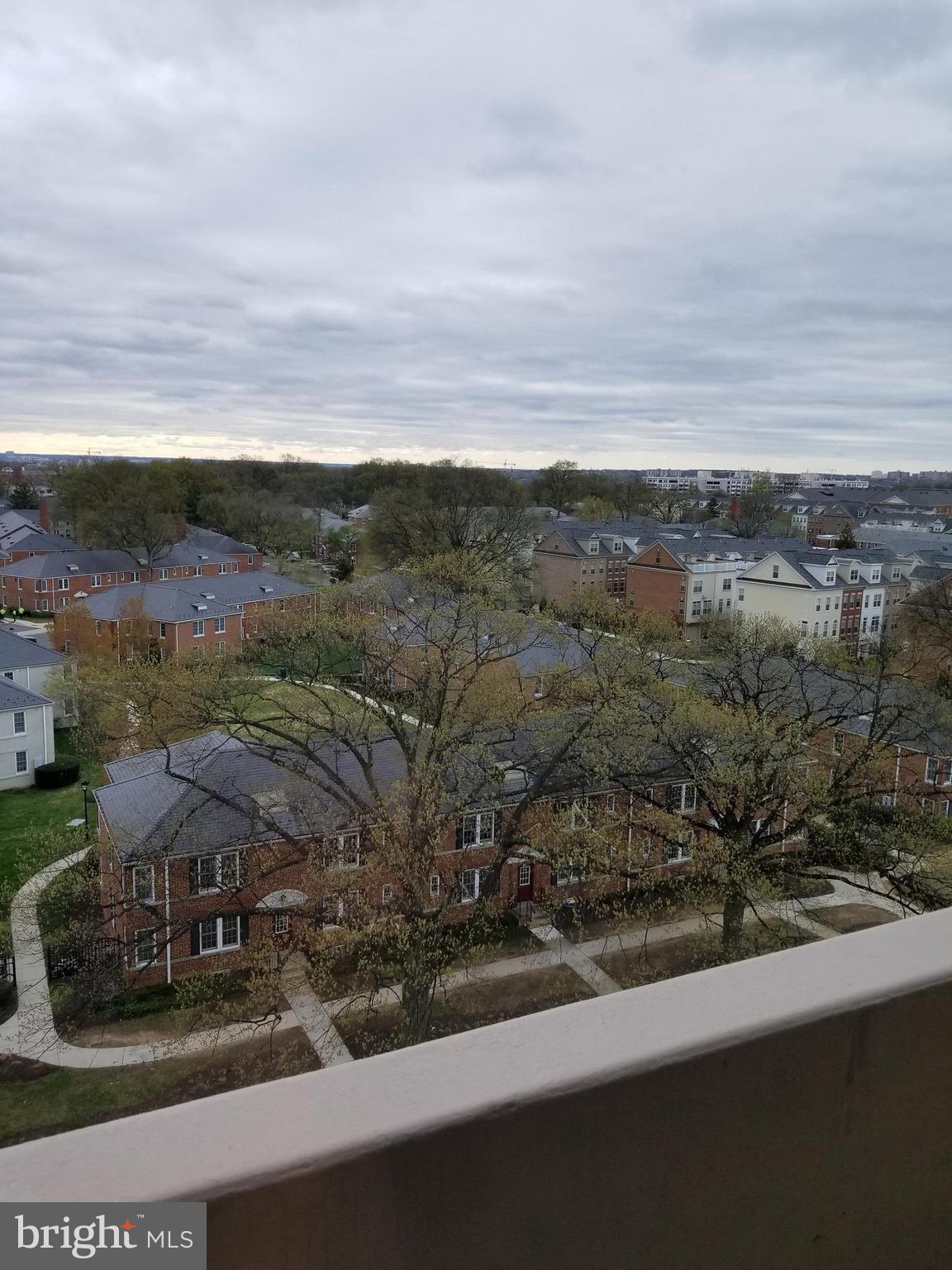 HYDE PARK - Residential Lease